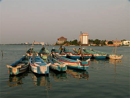 Barques au soleil couchant