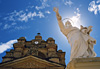 Eglise et statue