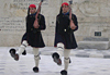 Rel�ve de la garde nationale devant le tombeau du soldat inconnu