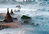 Temples dans la brume