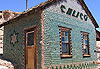 Maison fabriqu�e avec des bouteilles