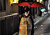 Maiko au parapluie rouge