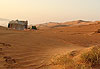 Tente b�douine avec brune matinale dans les sables de Wahiba