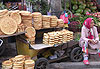 Marchande de pain au marché de Kashgar
