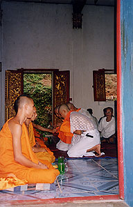 � la rencontre de moines et de Lee