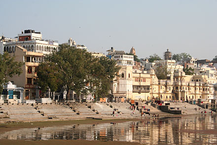 Udaipur, lac et marionnettes