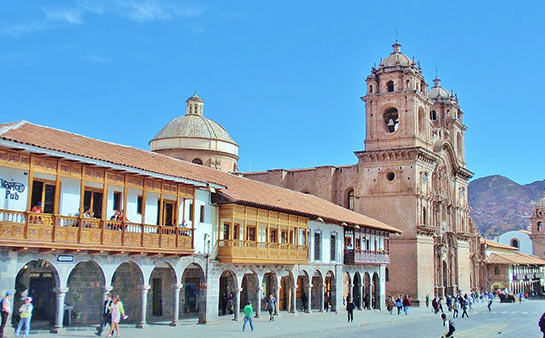 place d'Armes à Cuzco © Robin82