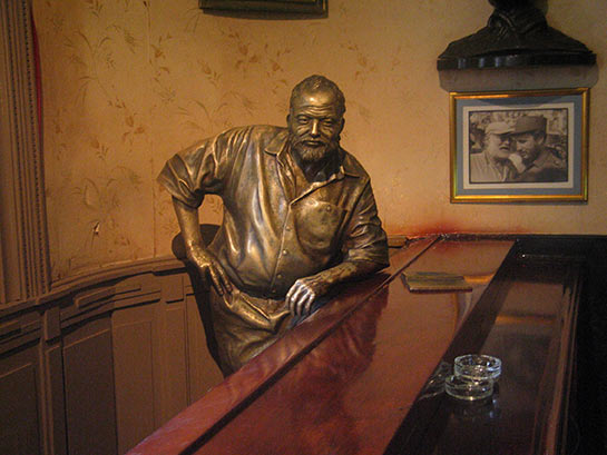 Statue d'Hemingway dans le bar Floridita © Jan Körner