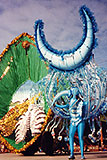 Fi�vre et rythmes color�s au carnaval de Santiago