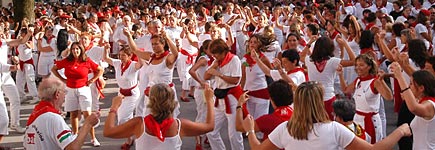 En rouge et blanc pour les f�tes de Bayonne