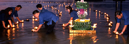 Loy Krathong illumine la Tha�lande