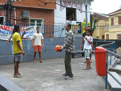 Trente-cinq jeunes <i>favelados</i> � l�universit�