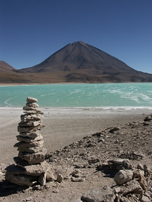 Le Licancabur, au-dessous du volcan
