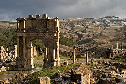 L'arc de Caracalla et le nouveau forum � Djemila (l'antique Cuicul)