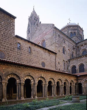  Clo�tre et tr�sor de la cath�drale du Puy-en-Velay Copyright CMN