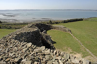  Grand cairn de Barnenez � Plouezoc�h Copyright CMN