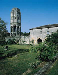  Abbaye Saint-Sauveur de Charroux Copyright CMN