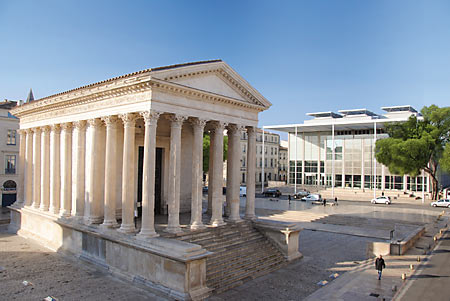 Maison Carrée et Carré d'Art Norman Foster © Office du Tourisme de Nîmes